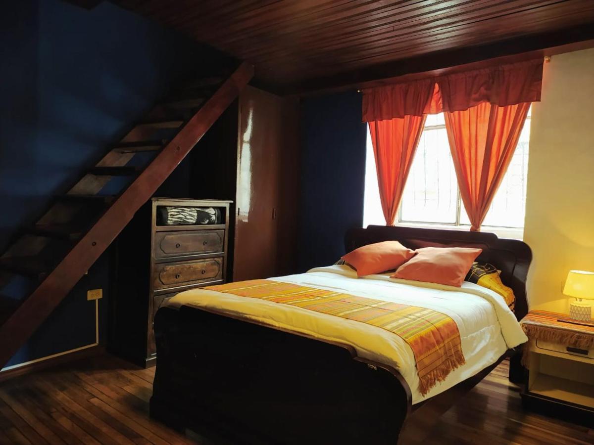 Hostal La Casa Tolena Quito - Ecuador 호텔 외부 사진